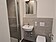 Bad mit Toilette, Waschbecken und Dusche