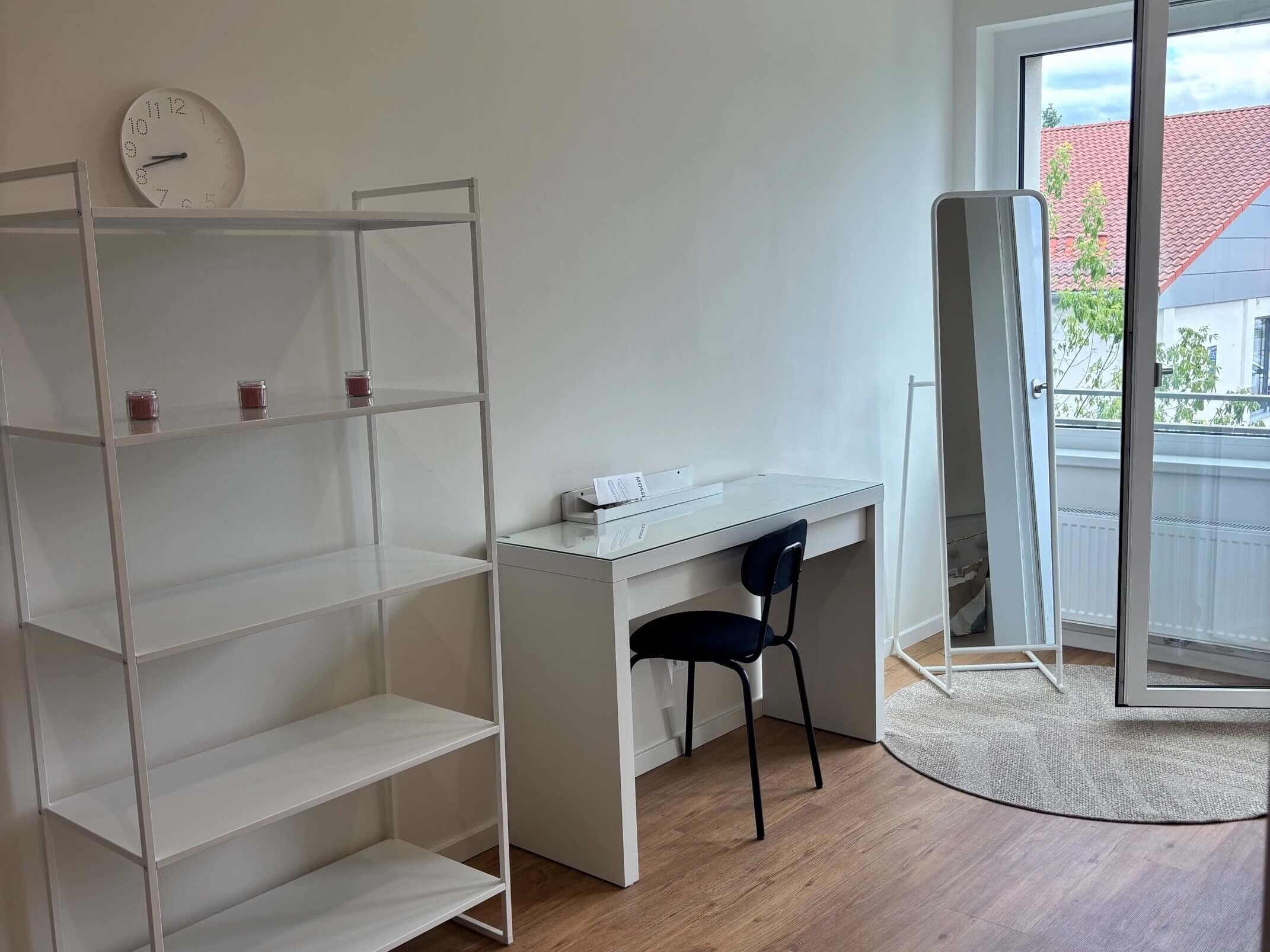Schreibtisch im Studentenwohnheim